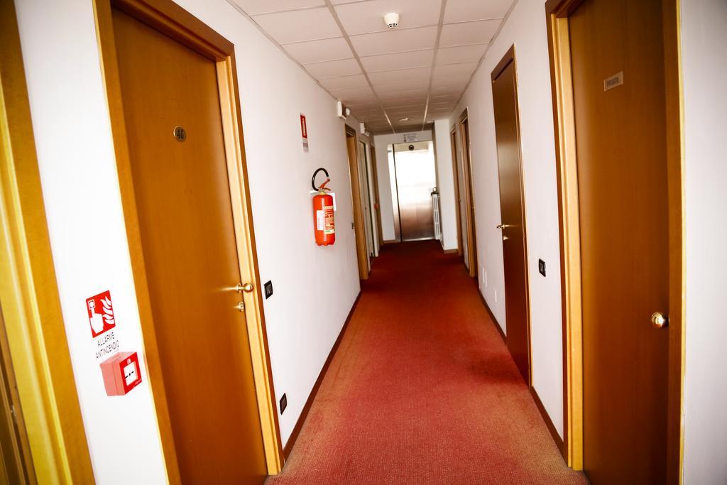 Hotel Giada Торино Екстериор снимка